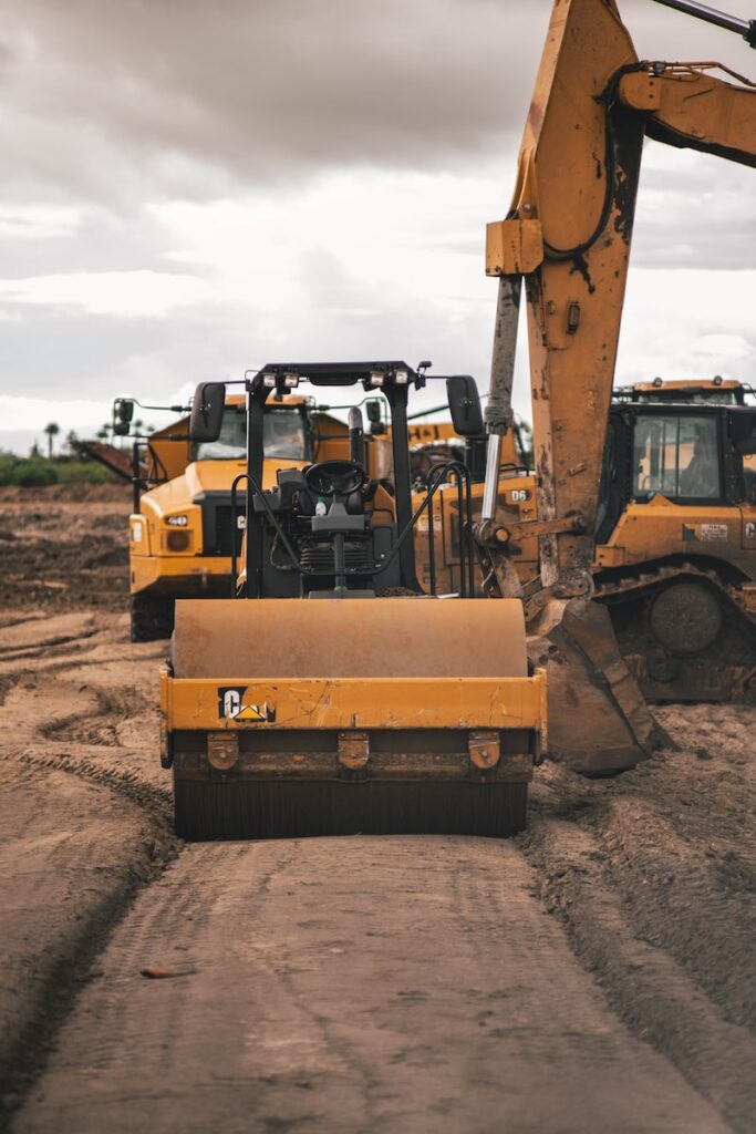 yellow and black heavy equipment